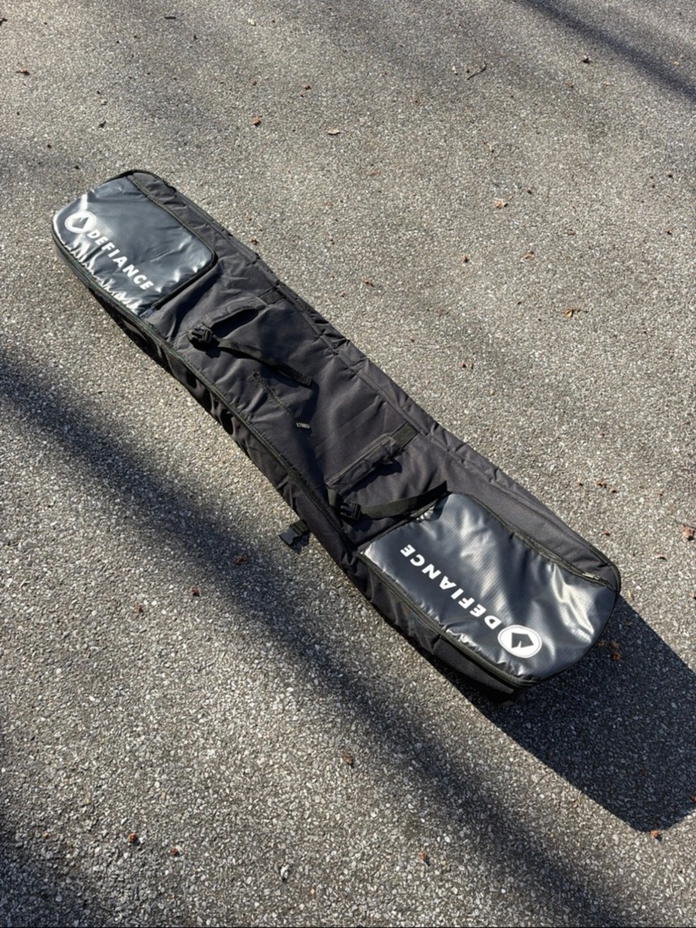 Defiance Black Ski/Snowboard Bag with Dual Pockets